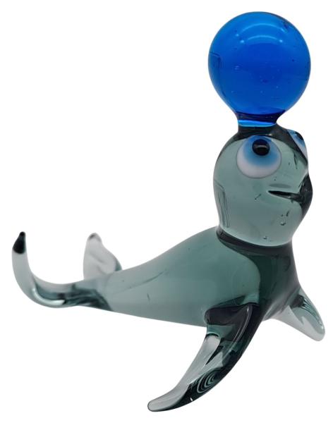 Robbe mit Ball (hellblau)